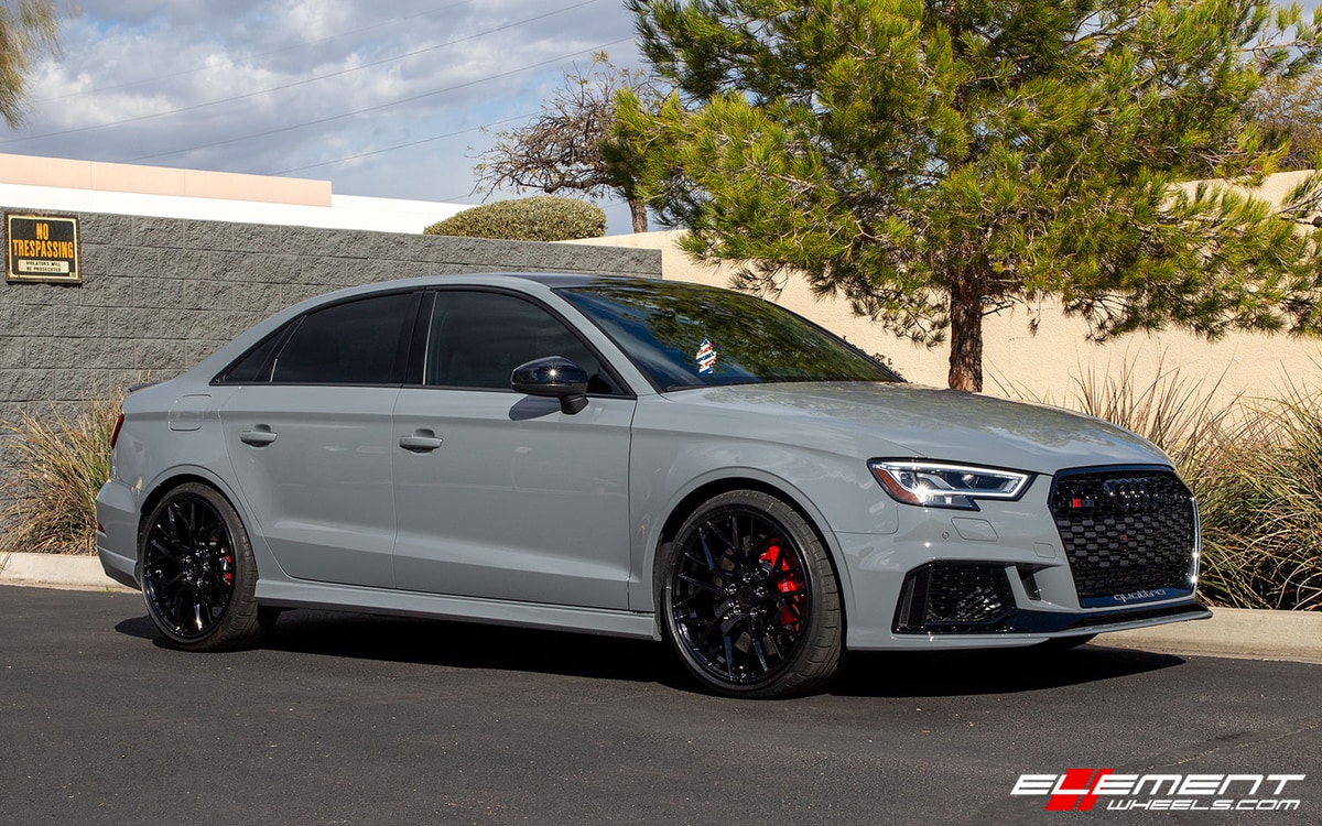 19 inch Staggered Variant Radon Gloss Piano Black on a 2020 Audi RS3