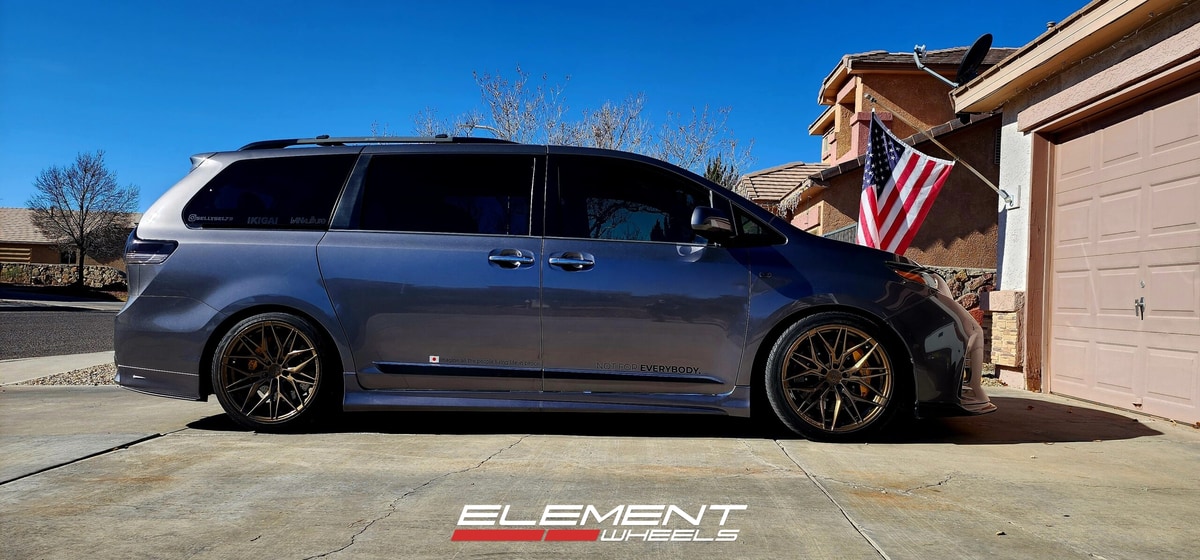 20 inch Rohana RFX17 in Gloss Bronze on a 2019 Toyota Sienna