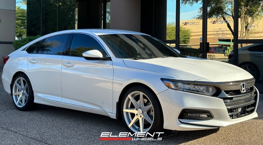 19x8.5 Inch Rohana RC7 Machined Silver on a 2020 Honda Accord Sedan