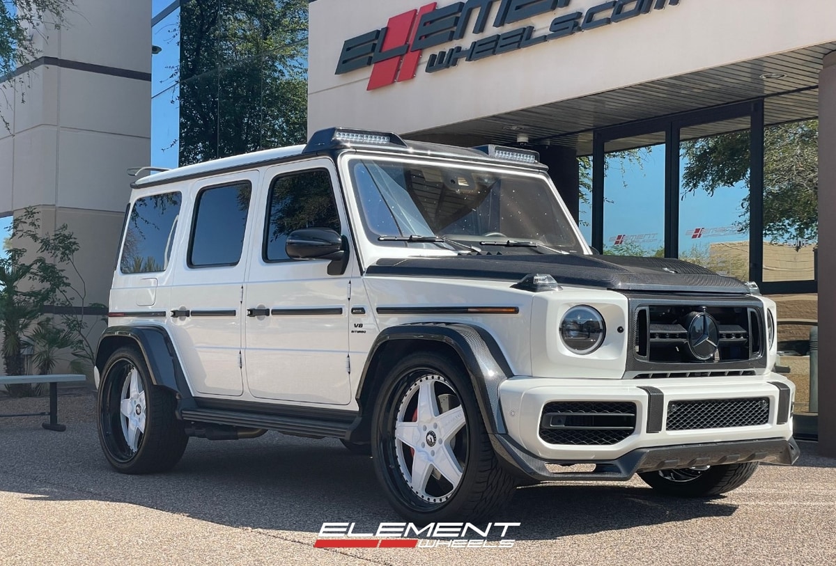 24 inch Staggered Forgiato 24-D FV1 in Gloss White w/ Black Lip on a 2021 Mercedes-Benz G63 AMG Widebody