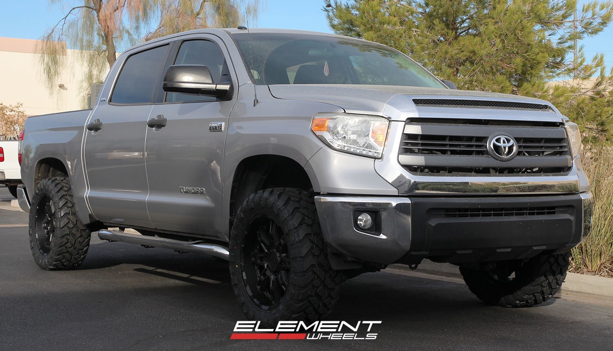 20 inch Level 8 Off-Road Slingshot Matte Black on a 2015 Toyota Tundra 2WD Crew Cab