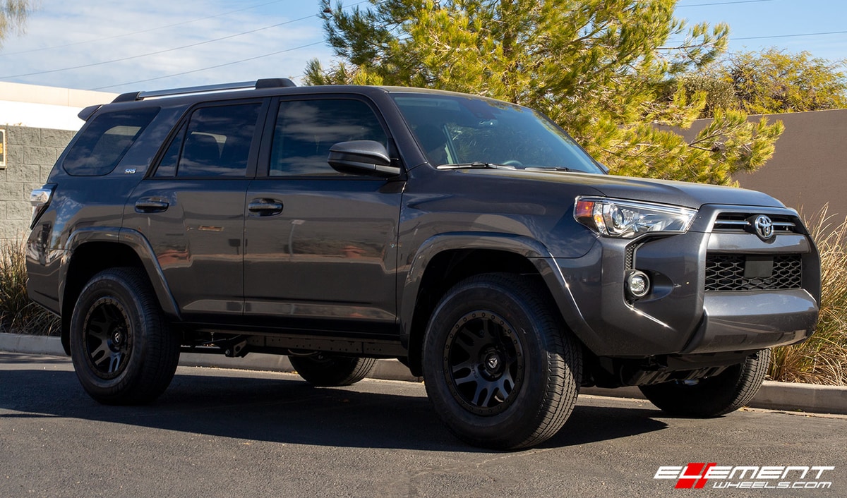 17 inch Fuel Off-Road Recoil Matte Black D584 on a 2021 Toyota 4Runner