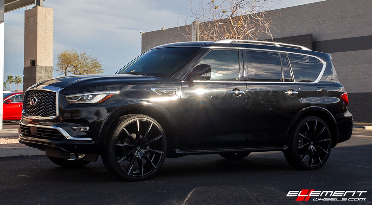 26 inch Lexani CSS-15 Gloss Black Machined Tips w/ Covered Cap on a 2019 Infiniti QX80