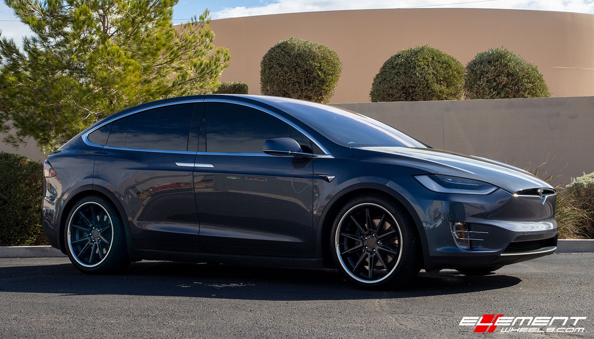 22 inch Staggered Ferrada CM2 Matte Graphite w/ Chrome Lip on a Tesla Model X Long Range