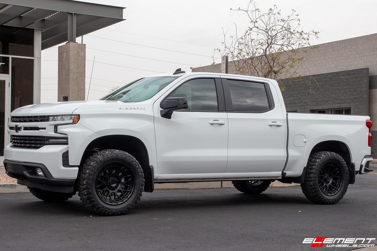 20 inch KMC KM722 Technic Satin Black on a Leveled 2021 Chevrolet Silverado 1500