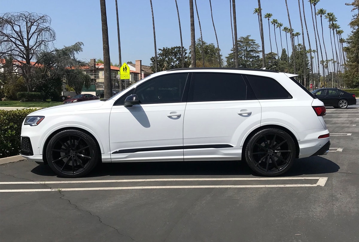 22 inch Blaque Diamond BD-11 Gloss Black on a 2021 Audi SQ7