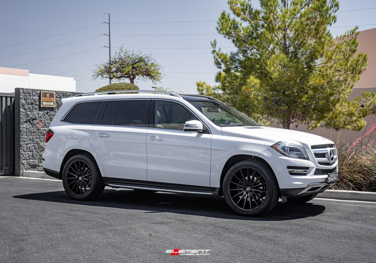 22 inch Gianelle Verdi Gloss Black on a 2016 Mercedes Benz GL450