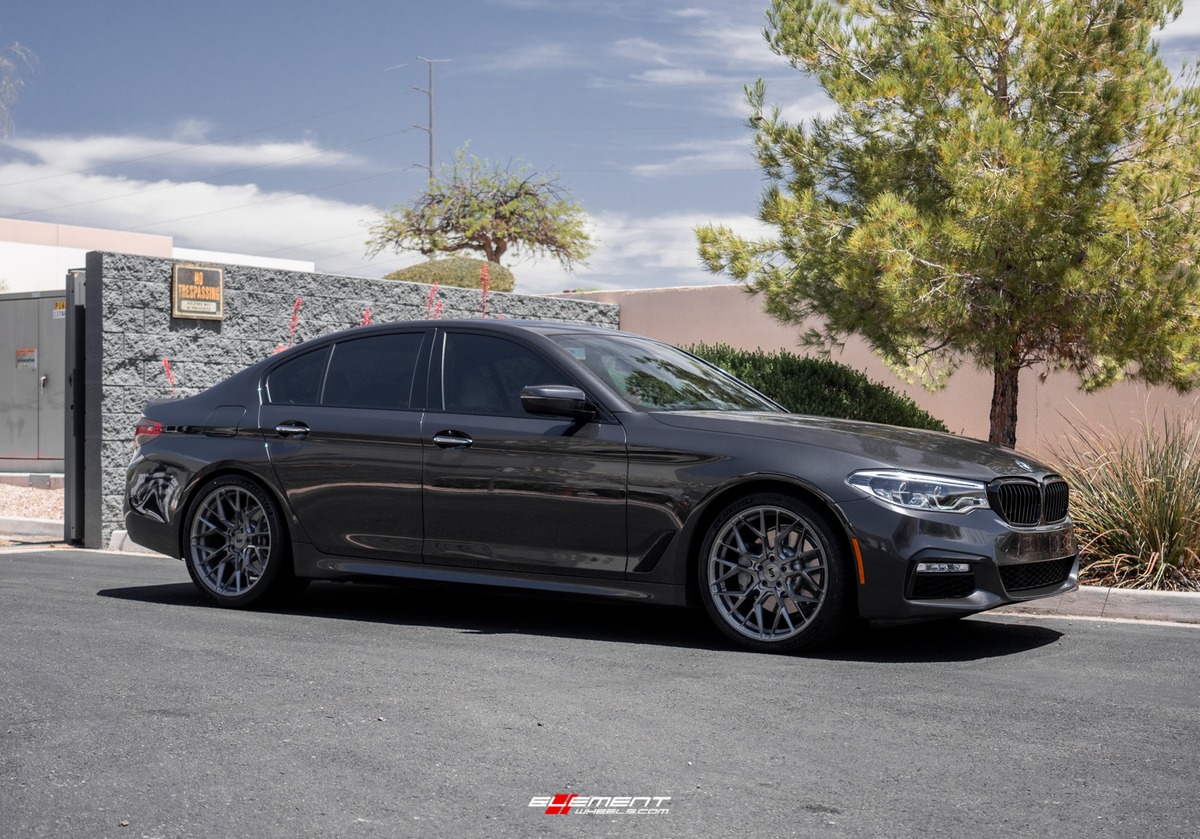 20 inch Staggered Variant Radon Titanium Brushed Face on a 2017 BMW 540i