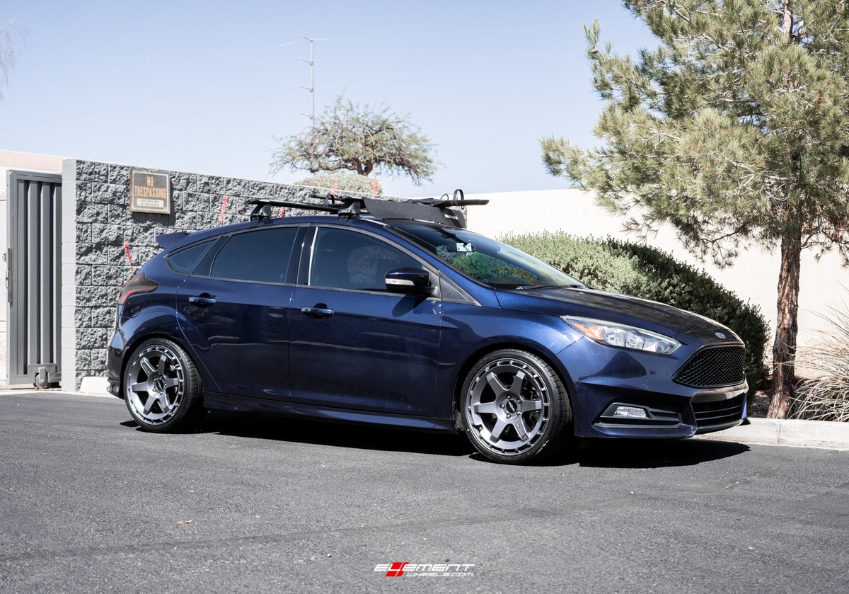 19 inch Rotiform KB1 Matte Anthracite R185 on a 2016 Ford Focus ST