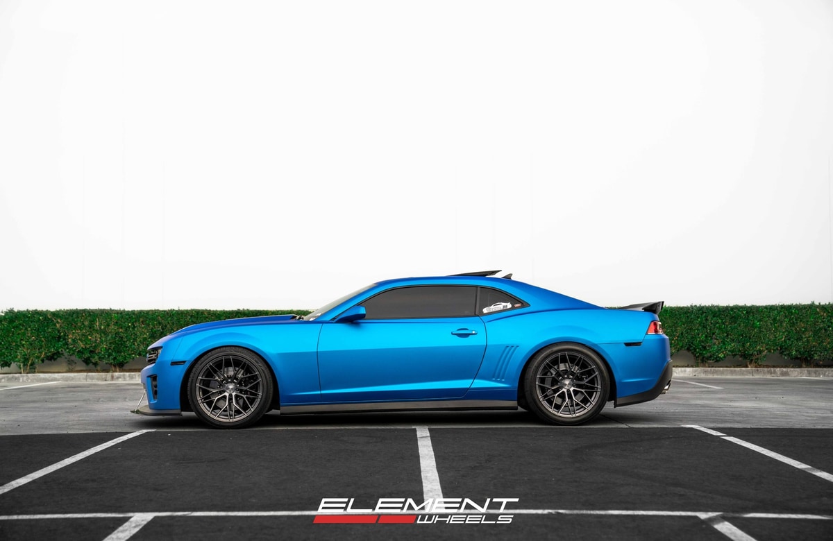 Staggered 20 Inch Avant Garde M520R in Gloss Graphite on a 2019 Chevrolet Camaro ZL1