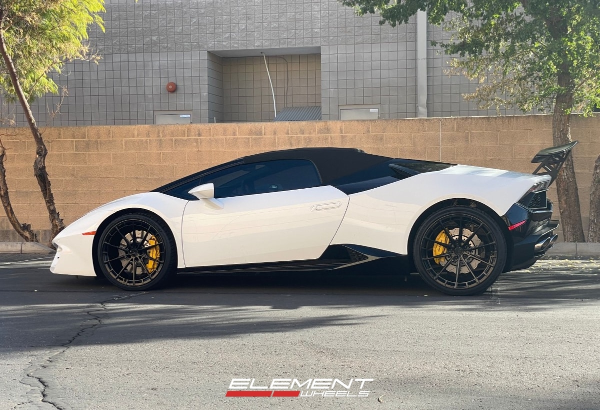 20 inch Staggered Variant Aure in Gloss Black on a 2018 Lamborghini Huracan