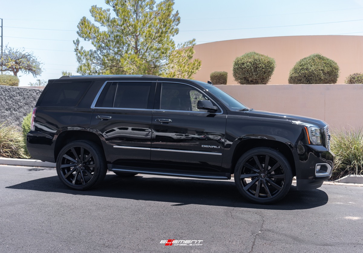24 inch Koko Kuture Kapan Gloss Black on a 2019 GMC Yukon