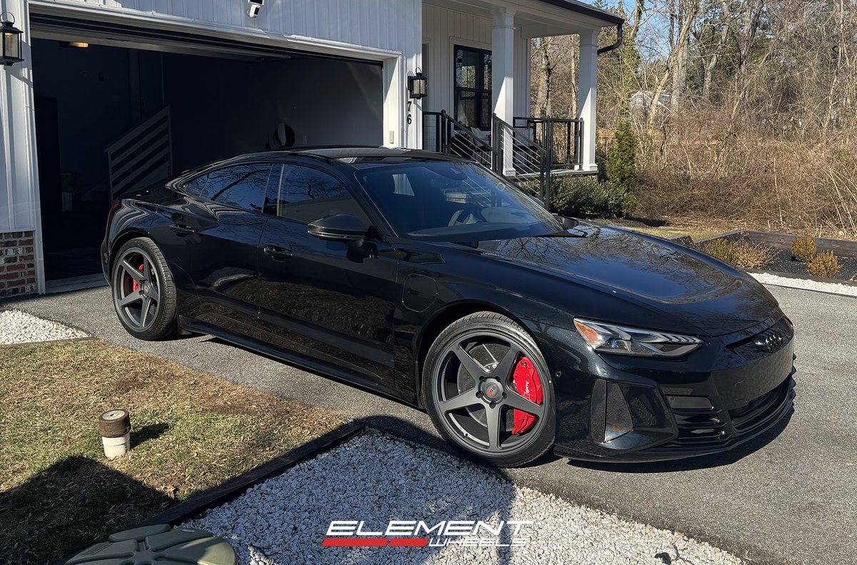 Staggered 21 Variant Wheels Sena in Satin Gunmetal on a 2022 Audi RS E-Tron GT with Carbon Ceramic Brakes