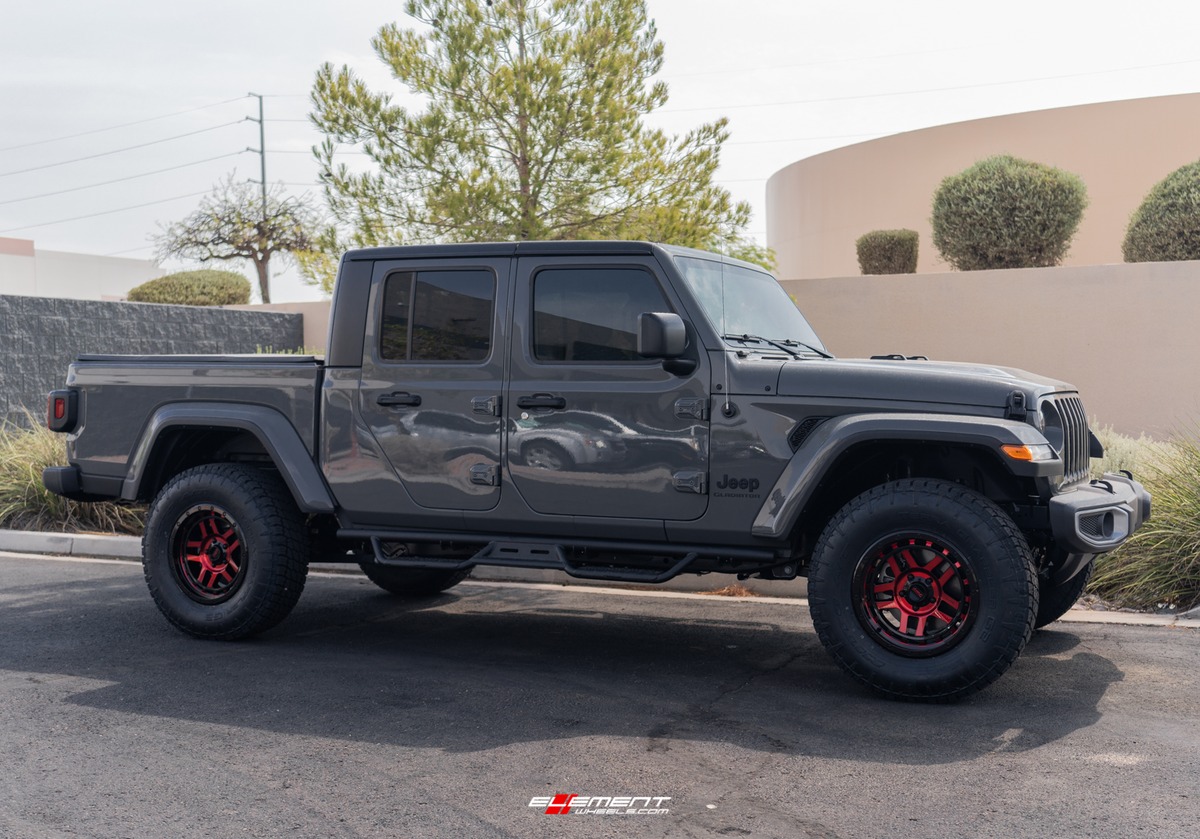18 inch KMC KM540 Recon Gloss Black Machined w/ Red Tint on a Lifted 2021 Jeep Gladiator