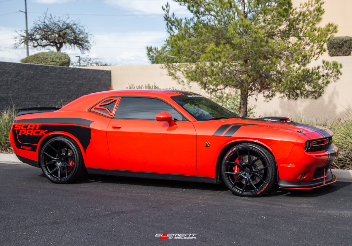 20 inch Staggered Vors DG10 Matte Black on a 2018 Dodge Challenger R/T
