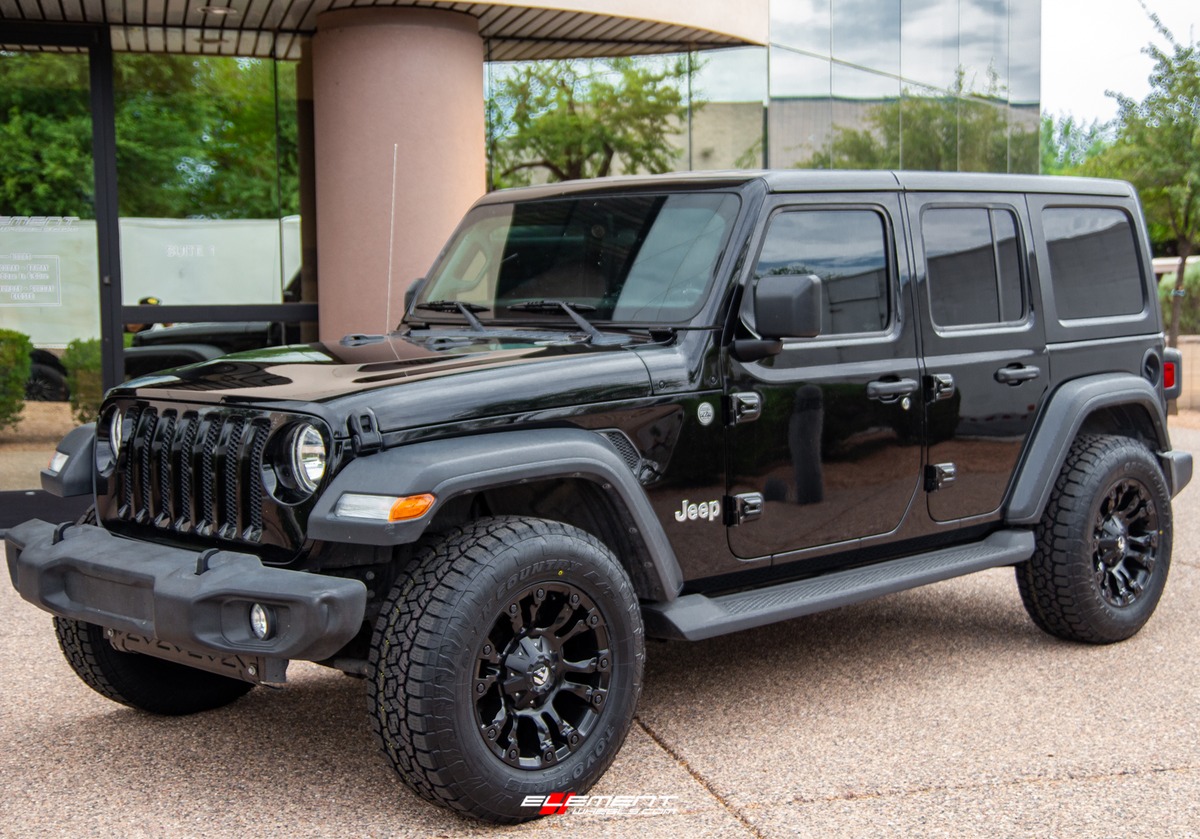 18 inch Fuel Off-Road Vapor All Matte Black D560 on a 2018 Jeep Wrangler JL