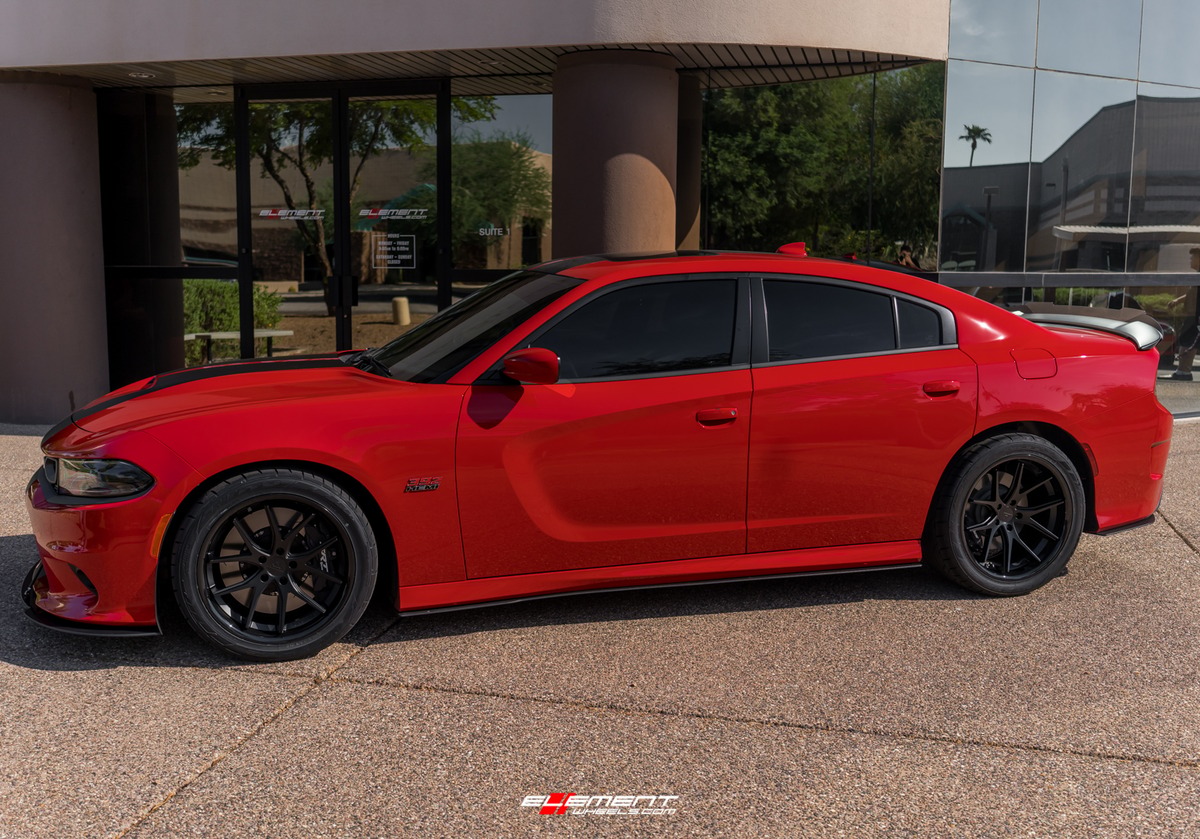 20 inch Staggered Ferrada FR2 Matte Black w/ Gloss Black Lip on a 2021 Dodge Charger RWD