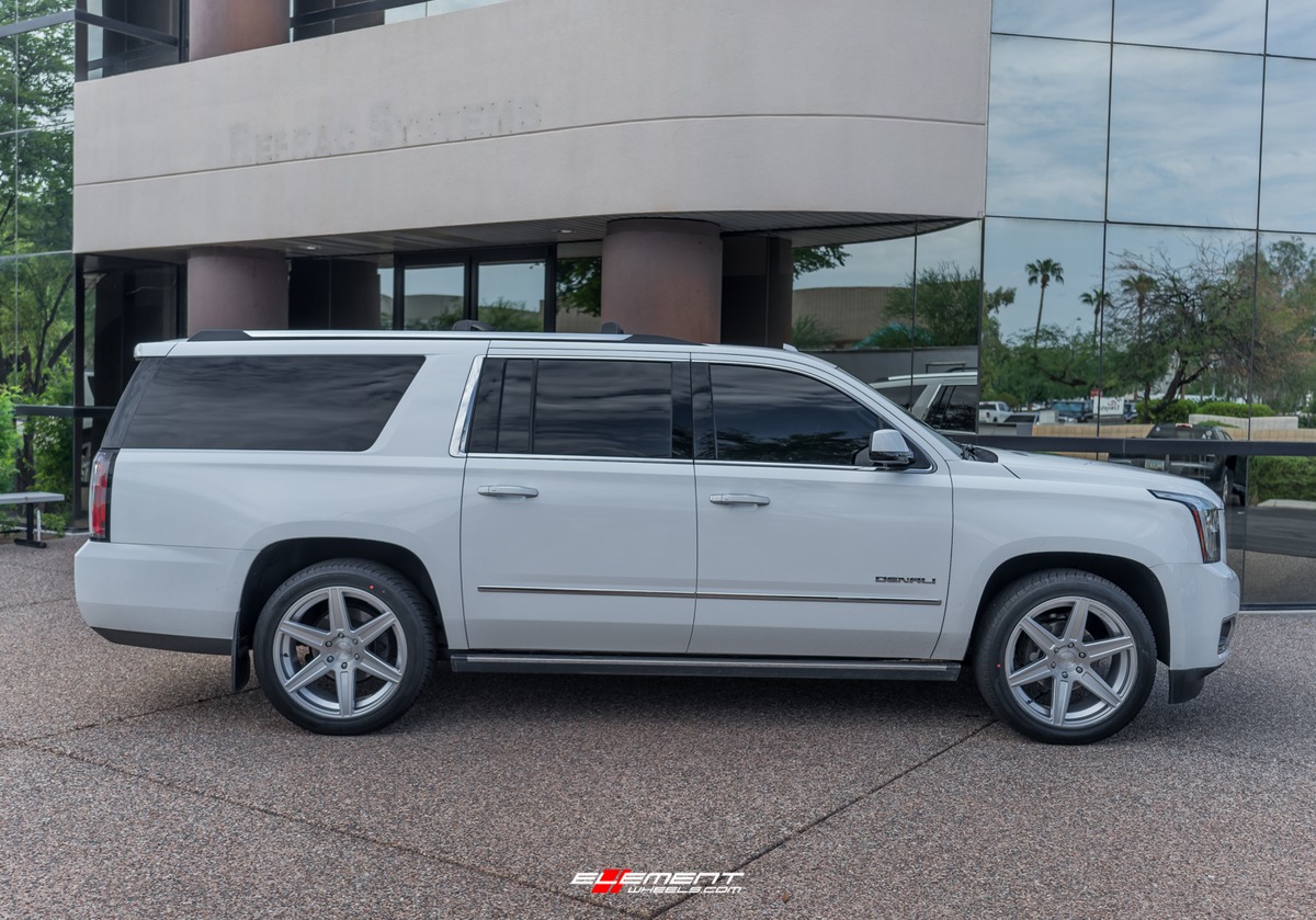 22 inch Niche Carina Gloss Silver Brushed M235 on a 2015 GMC Yukon