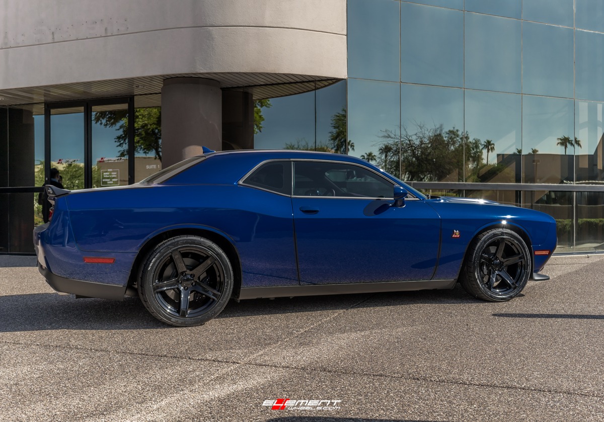 20 inch Staggered Dodge Hellcat HC2 Replica Wheel Gloss Black FR77 on a 2021 Dodge Challenger RWD