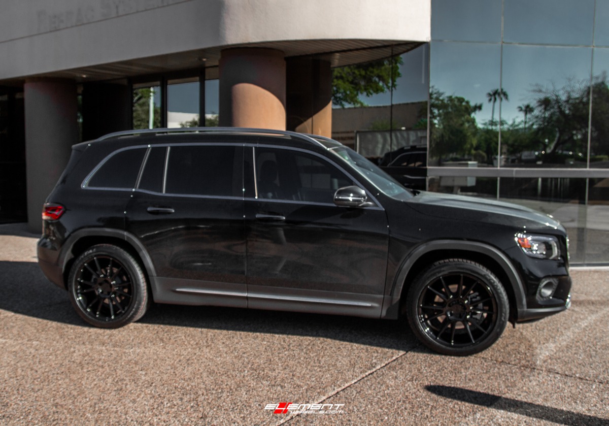 20 inch Niche Vicenza Gloss Black M152 on a 2021 Mercedes Benz GLB250