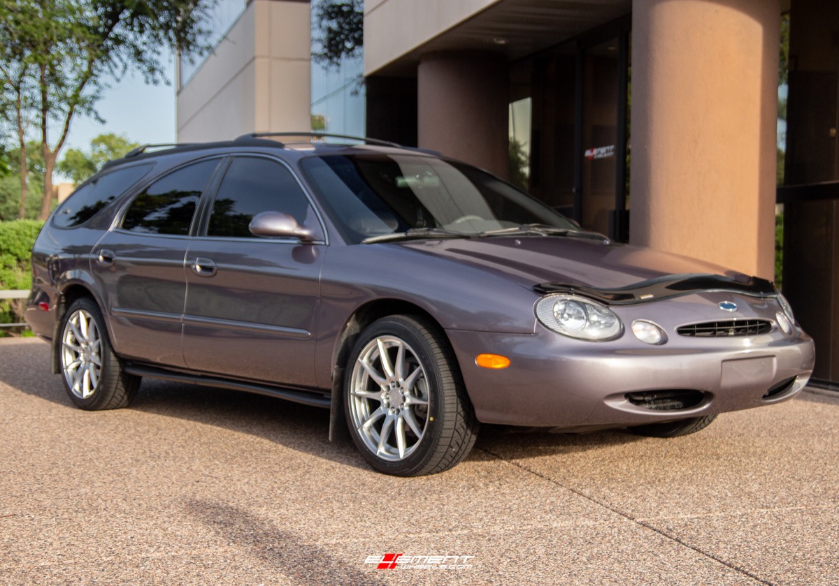 18 inch Ruff Speedster Hyper Silver on a 1996 Ford Taurus