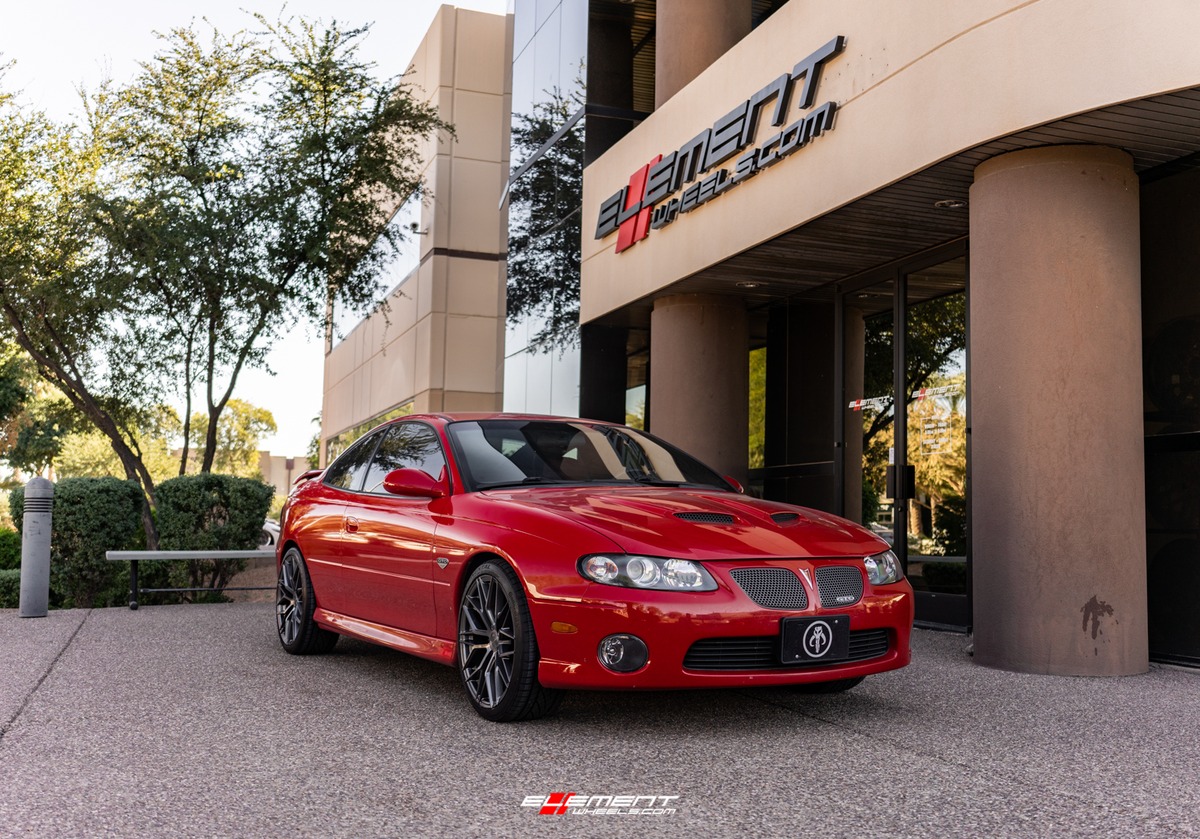 19 inch Avant Garde M520R Dark Graphite Metallic on a 2006 Pontiac GTO