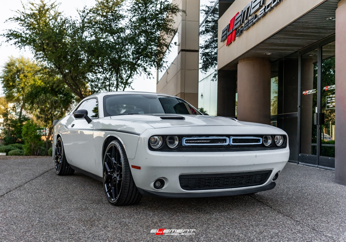 22 inch Blaque Diamond BD-F25 Gloss Black on a 2016 Dodge Challenger RWD