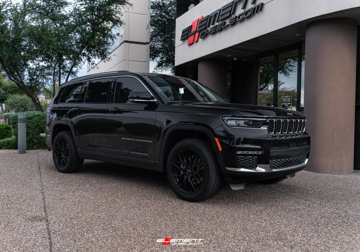 20 Inch Varro VD06X in Gloss Black on a 2022 Jeep Grand Cherokee L