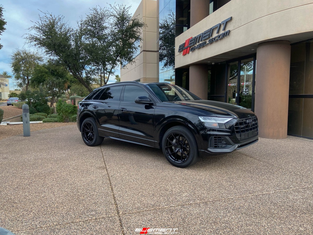 21 Inch MRR FS06 in Gloss Black on a 2022 Audi Q8