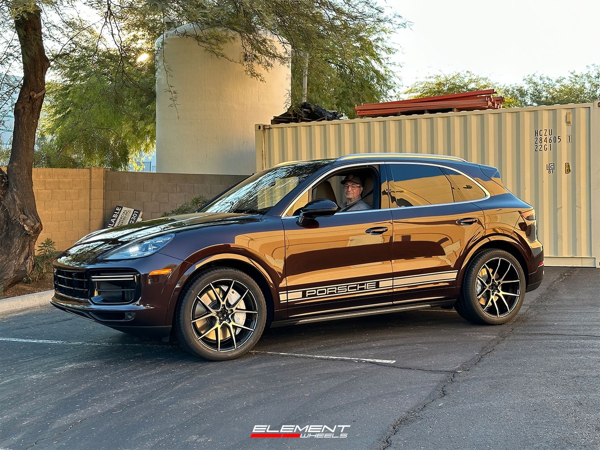 21 inch Staggered Savini Black Di Forza BM14 Gloss Black w/ Machined Face on a 2023 Porsche Cayenne Turbo