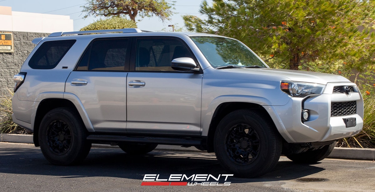17 inch Level 8 Off-Road Slingshot Matte on a 2016 Toyota 4 Runner