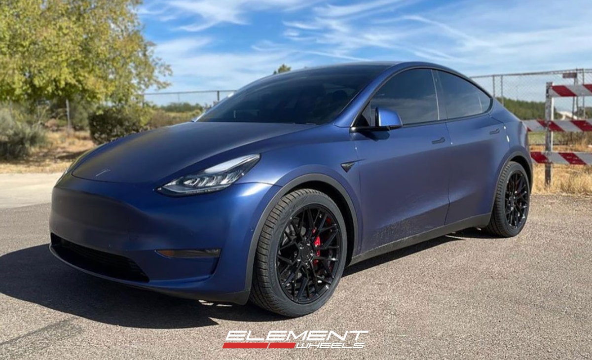 20 inch Variant Radon Gloss Piano Black on a 2020 Tesla Model Y