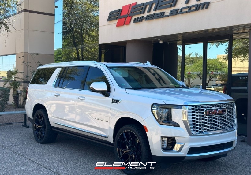24 inch Vossen HF6-4 Gloss Black on a 2023 GMC Yukon