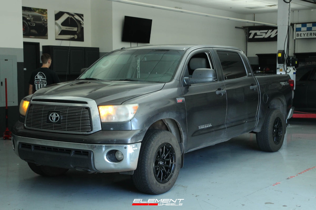 18 Inch Fuel Off-Road Rebel 5 Matte Black D679 on a 2011 Toyota Tundra