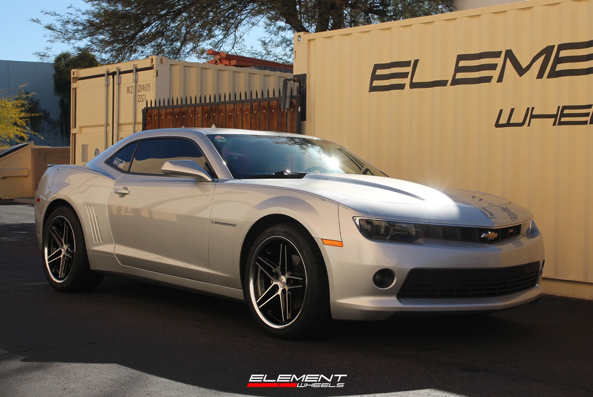 20 inch Staggered Ferrada CM1 Machine Black w/ Chrome Lip on a 2014 Chevrolet Camaro