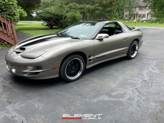 18 inch Staggered Ace Alloy AFF04 in Gloss Piano Black w/ Diamond Lip on a 2002 Pontiac Trans Am
