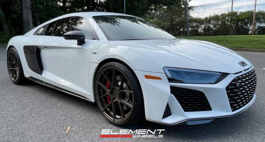 Staggered 20 Inch Ferrada Forge-8 FR8 in Matte Bronze on a 2021 Audi R8