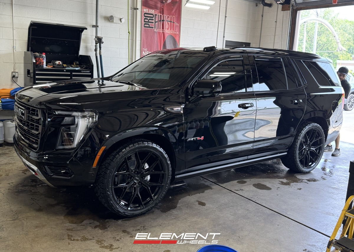 24 inch Vossen HF6-4 in Gloss Black on a 2025 GMC Yukon AT4 Ultimate