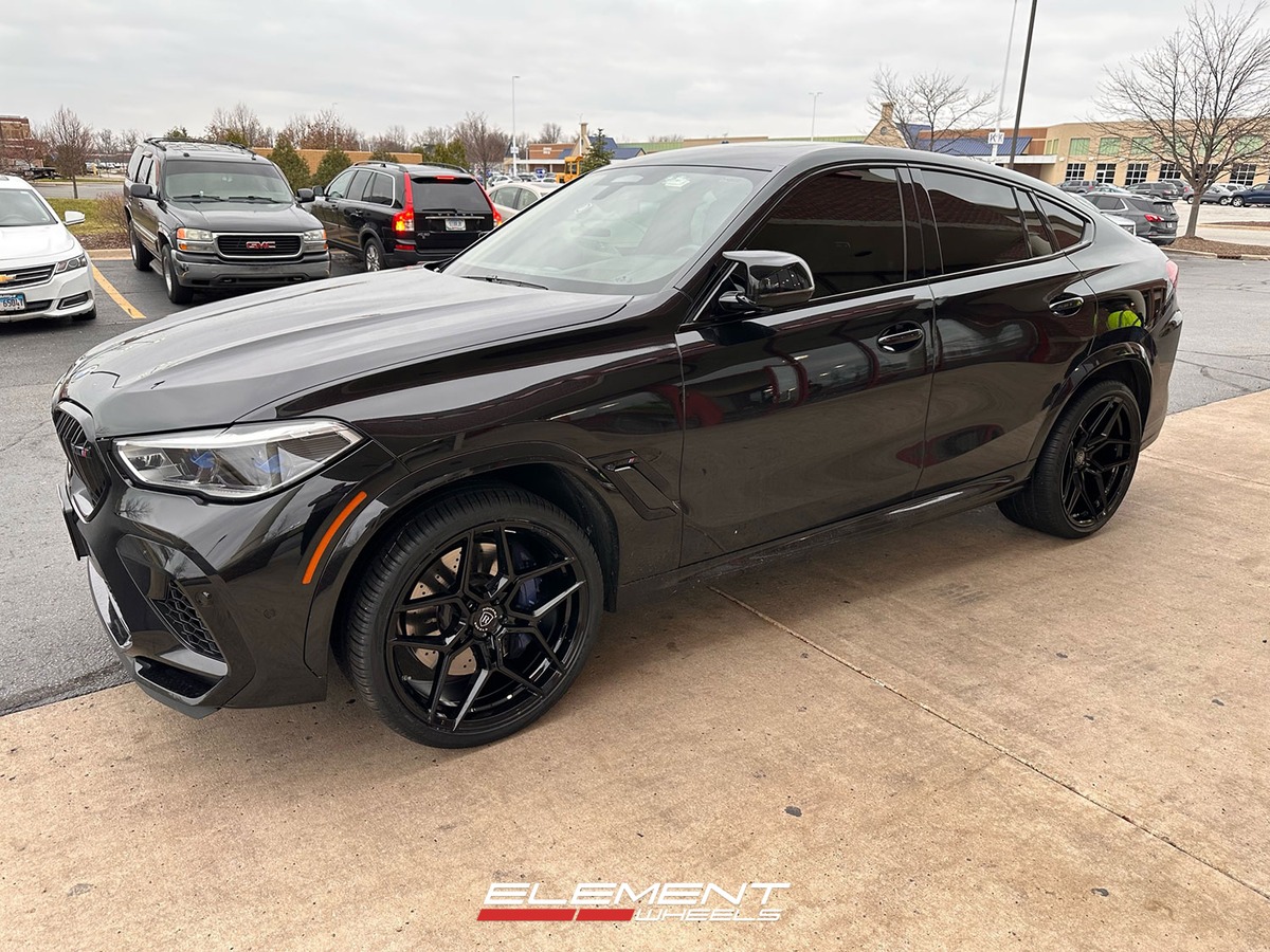 22 inch Staggered Rohana RFX11 Gloss Black on a 2021 BMW X6M