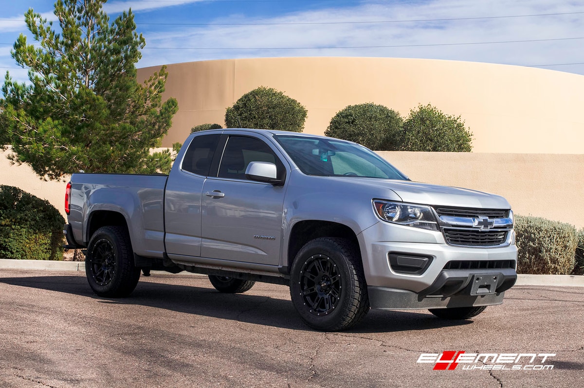 18 Inch Helo HE900 in Gloss Black on a 2016 Chevrolet Colorado