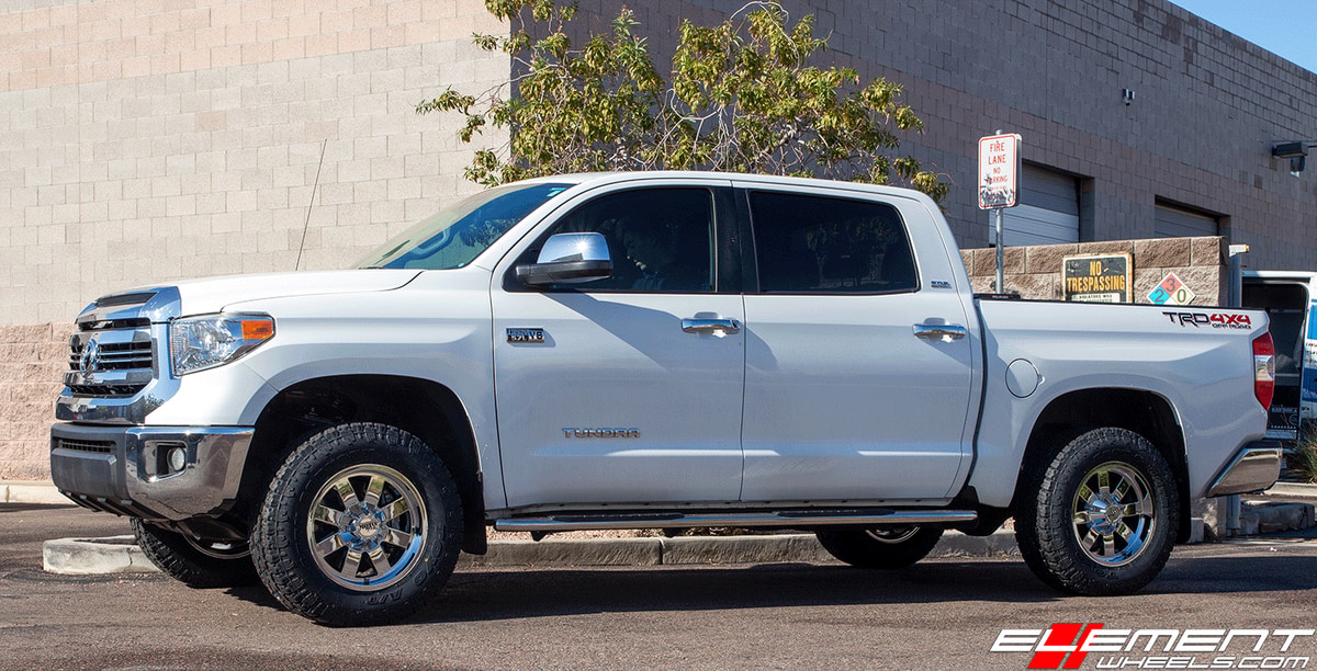 18 inch Moto Metal MO962 Chrome on 2016 Toyota Tundra