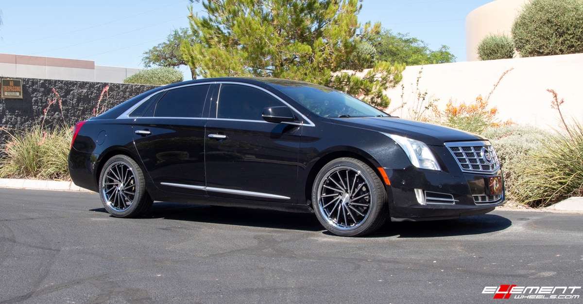 20 Inch Giovanna Spira ff in Diamond Cut Black with SS Lip on a 2015 Cadillac XTS