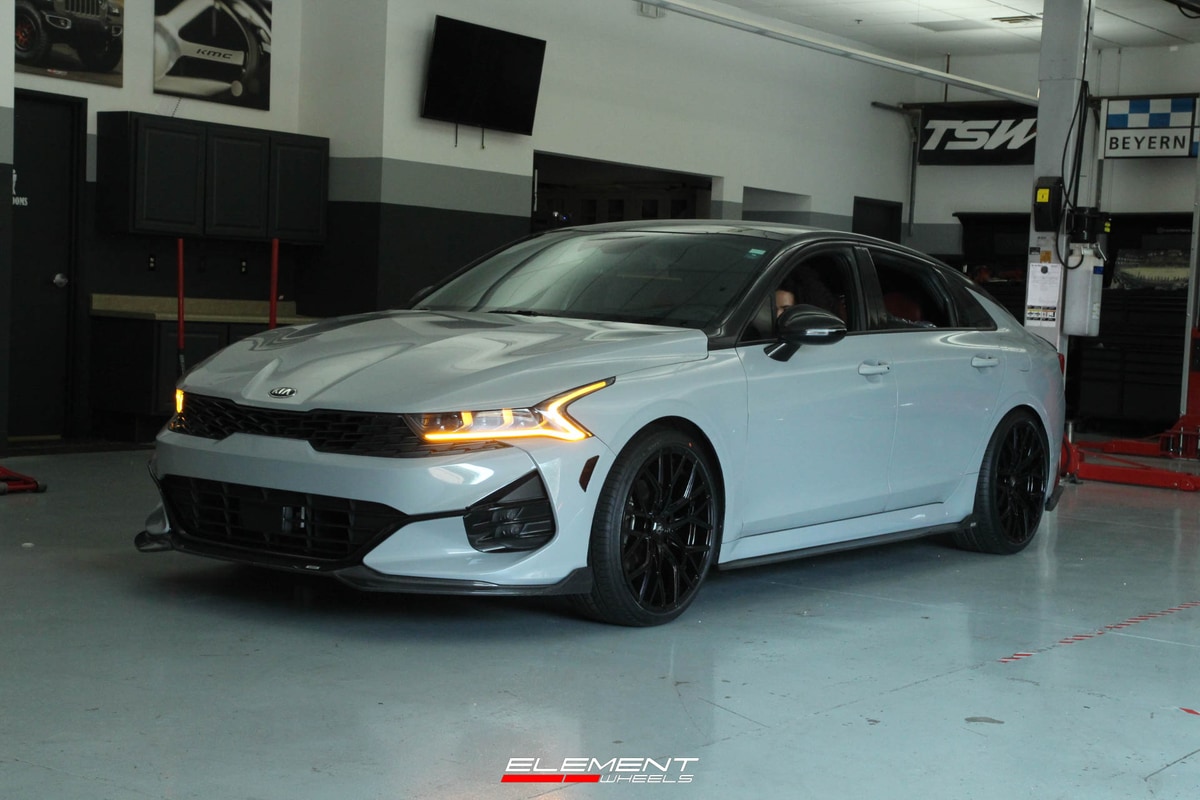 20 Inch Renzo Cota Gloss Black on 2021 Kia K5