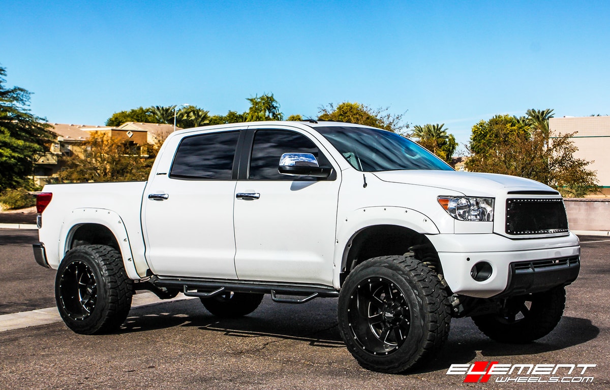 22 inch Moto Metal M0962 Gloss Black on 2013 Toyota Tundra Lifted