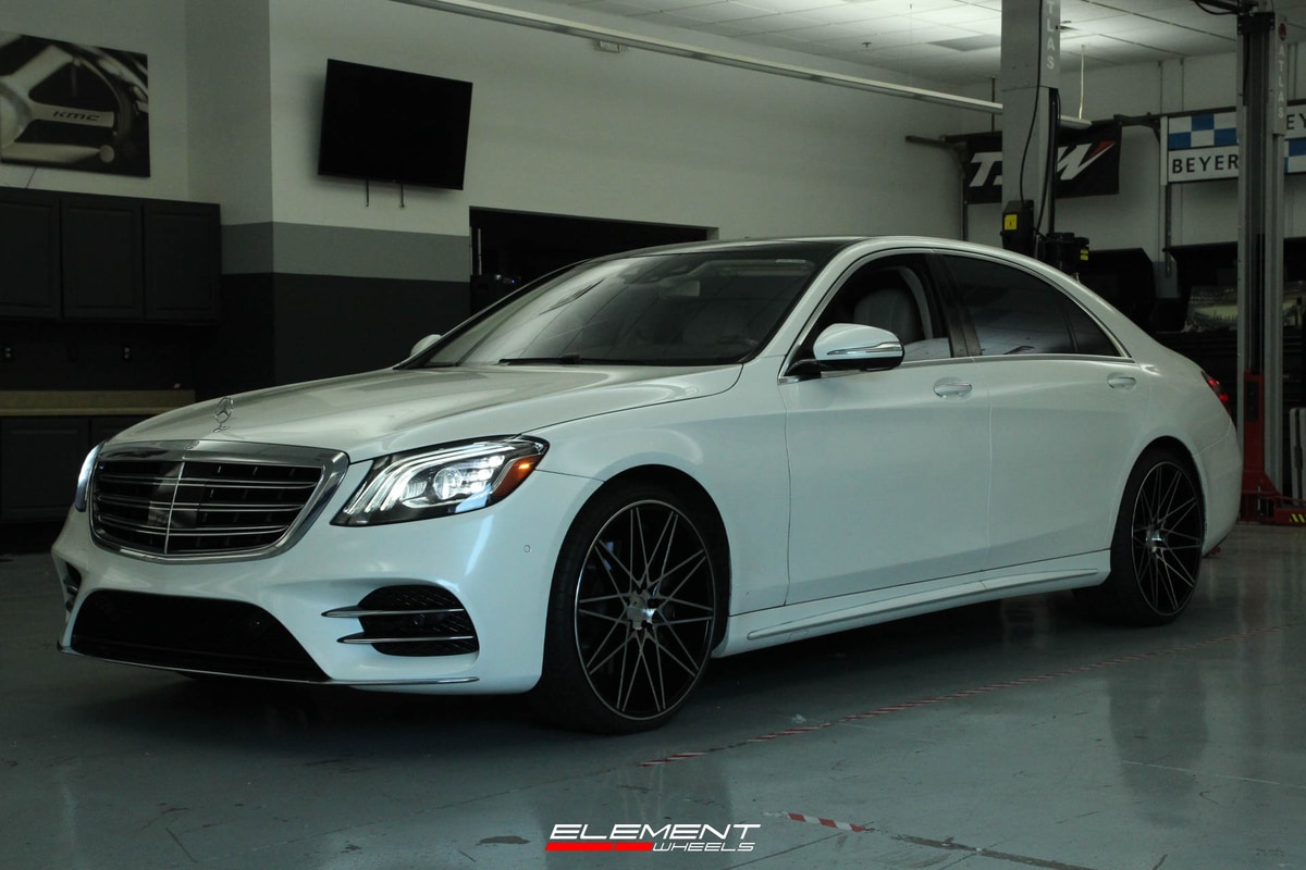 Staggered 22 Inch AXE 1AV ZX4 in Gloss Black Machined Face on 2019 Mercedes Benz S560