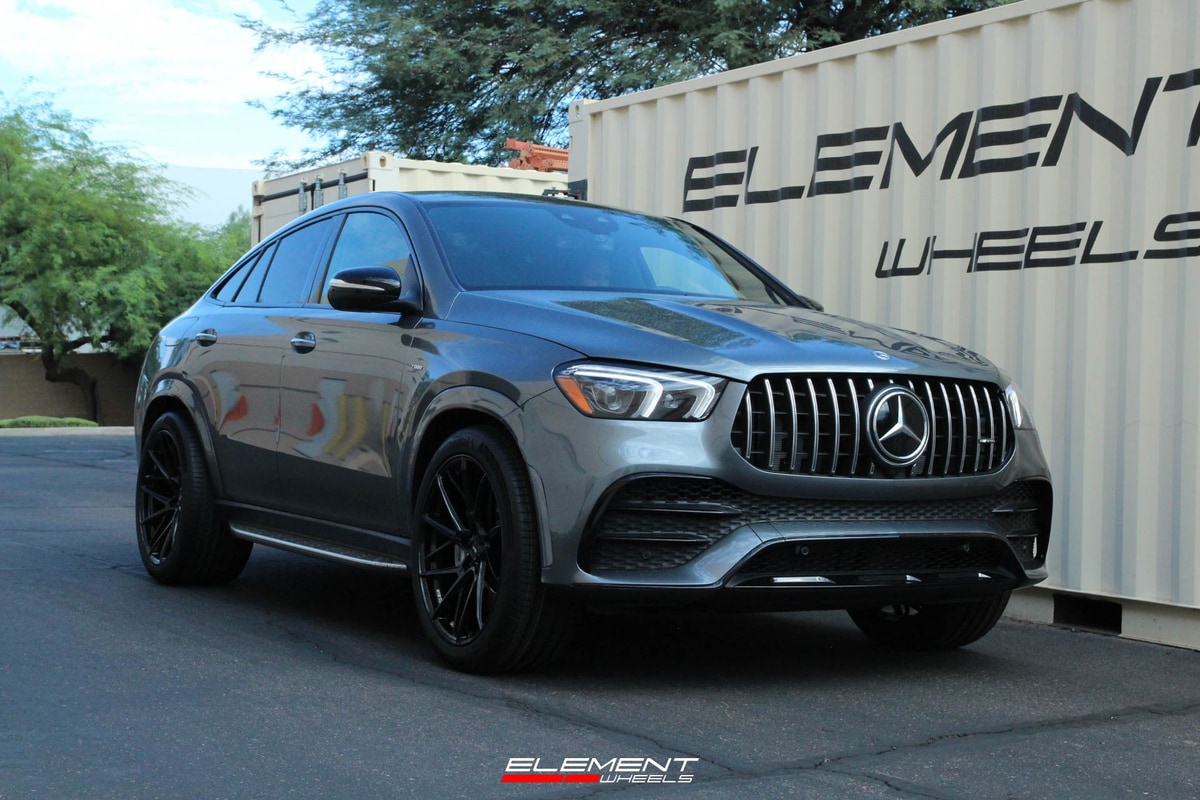 Staggered 22 Inch Savini SV-F6 in Gloss Black on 2022 Mercedes GLE63