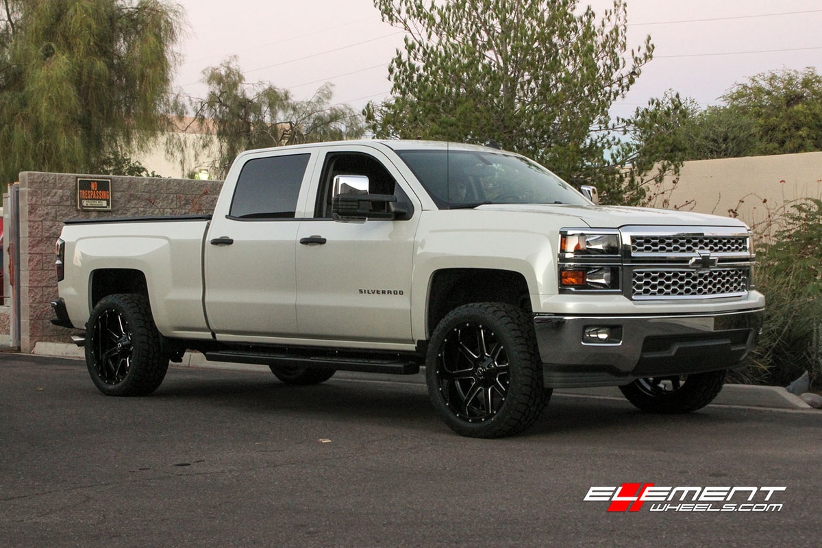 22 inch Fuel Off-Road Maverick Gloss Black Milled on 2014 Chevrolet Silverado (Leveled 2"-3")