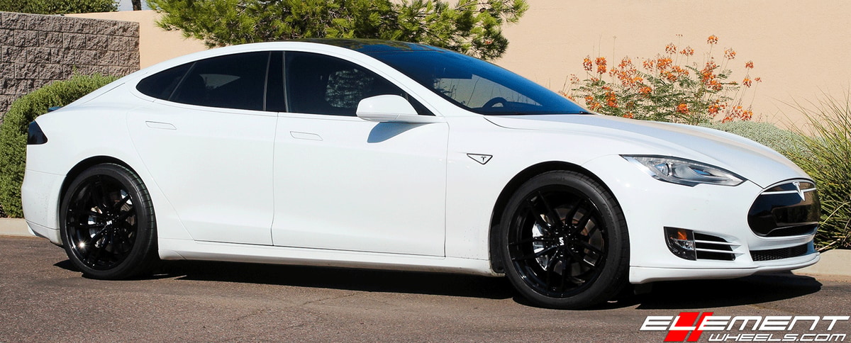20 inch Variant Krypton Gloss Piano Black on 2015 Tesla Model S P90D