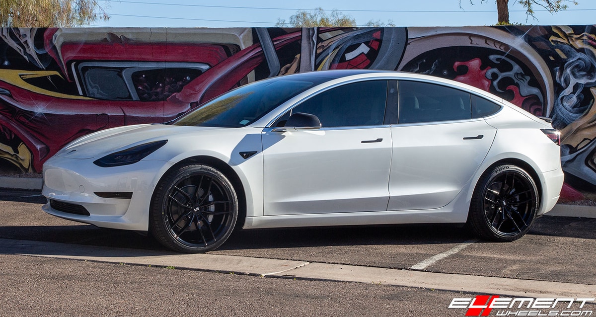20 inch Variant Krypton Gloss Piano Black on 2018 Tesla Model 3 (Non-performance)