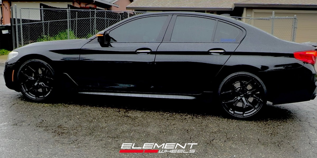 20 Staggered Vossen HF-5 Gloss Black on a 2018 BMW M550i X-Drive